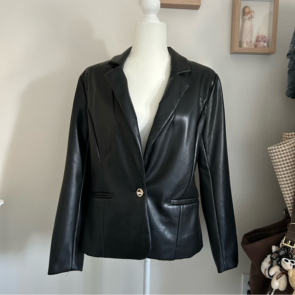 Marc New York Andrew Marc Faux Leather Blazer in Black Women’s Size M Buttoned